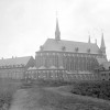1894 le chevet de l'église et la nouvelle hôtellerie