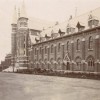 1900 façade Nord de l'abbaye avec le portail et l'église Saint Constance