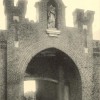 1950 le portail ayant subi l'usure du temps
