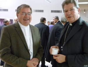 Mgr Coliche, évêque auxiliaire, et Mgr Ulrich, archevêque de Lille